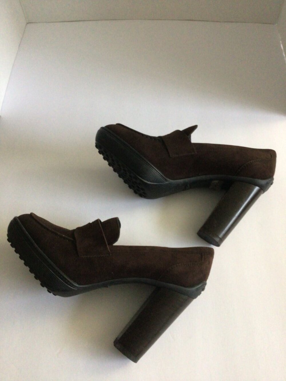 Tod’s Chocolate Brown Suede Loafer Style Platform Gommino Heel Pumps. EU 36/US 6